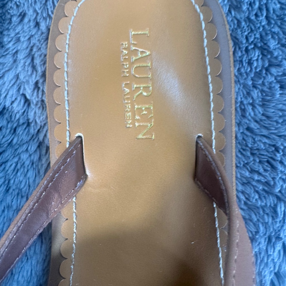 Lauren Ralph Lauren Sandals Brown Leather Thong Gold Logo Size 9 -  Classic Summ - Picture 2 of 11